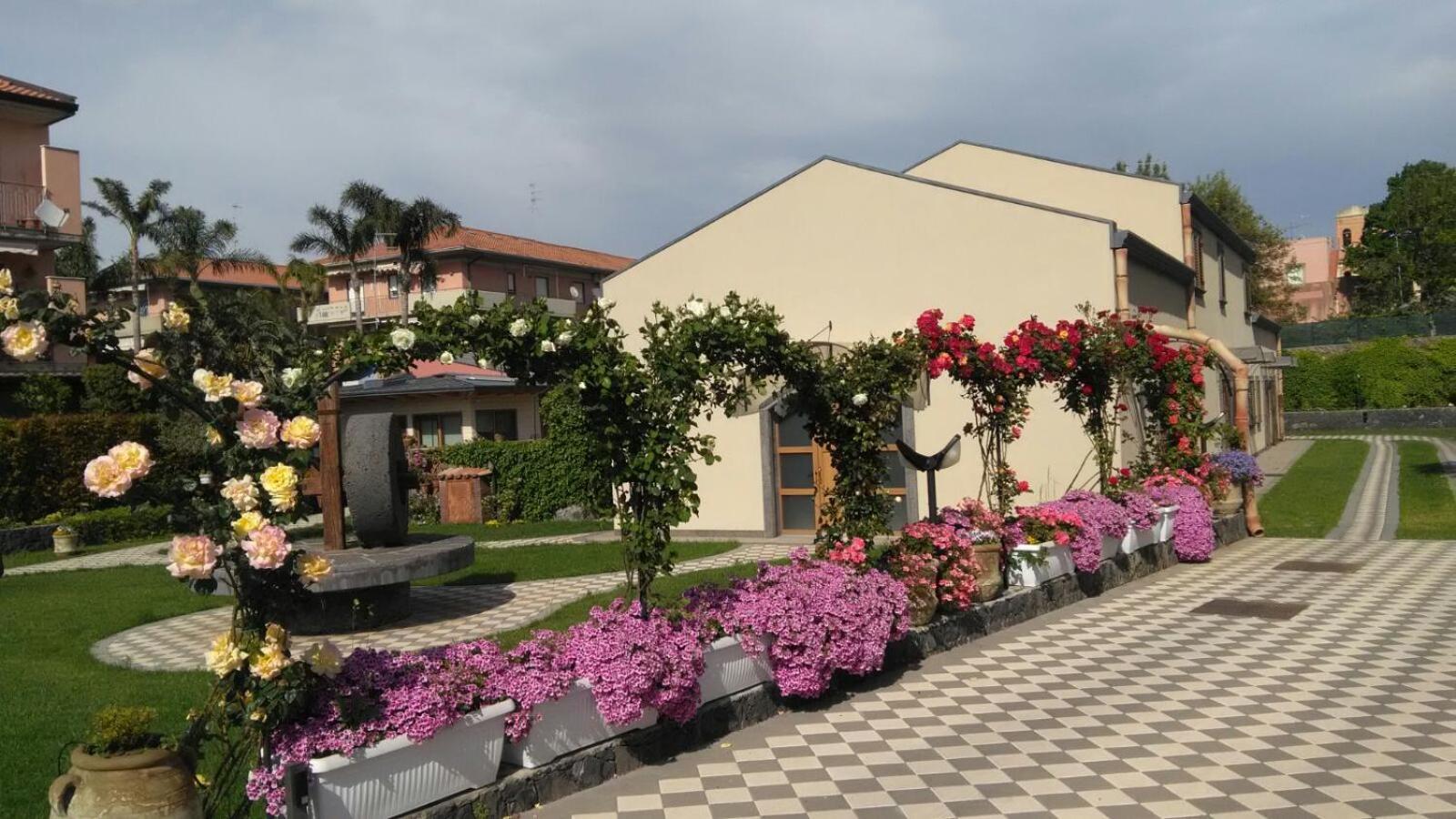 B&B Le Antiche Cisterne Tremestieri Etneo Exterior photo