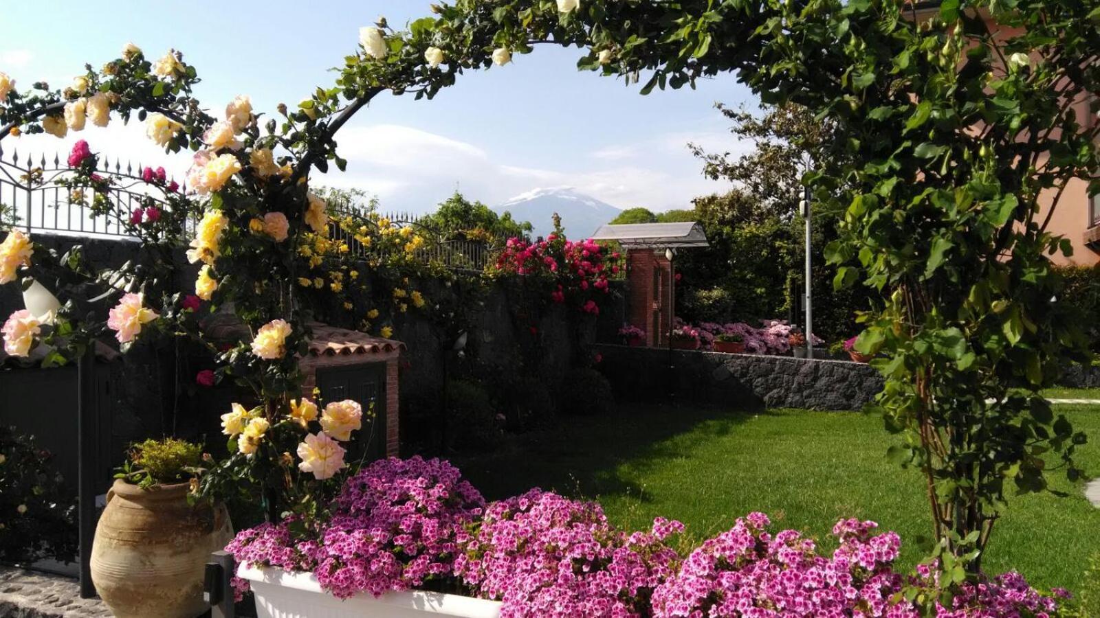 B&B Le Antiche Cisterne Tremestieri Etneo Exterior photo
